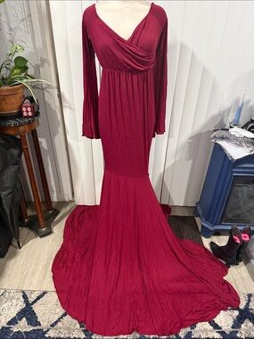 Maternity photo shoot Elegant Long Sleeve V-Neck Burgundy Maxi Dress